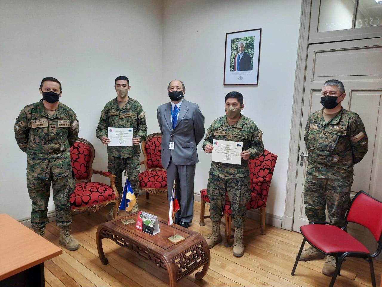 En Día del Soldado Conscripto jóvenes destacados reciben reconocimiento por su labor.