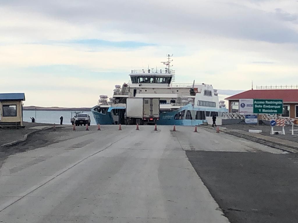 Con refuerzo de ferry de Tabsa, despejan terminales de Primera Angostura.