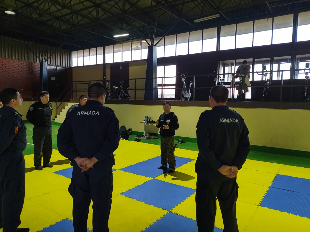 Policía marítima de Capitanía de Puerto de Puerto Natales participa en capacitación y reentrenamiento en técnicas de combate especial del Destacamento Acorazado «Lanceros»