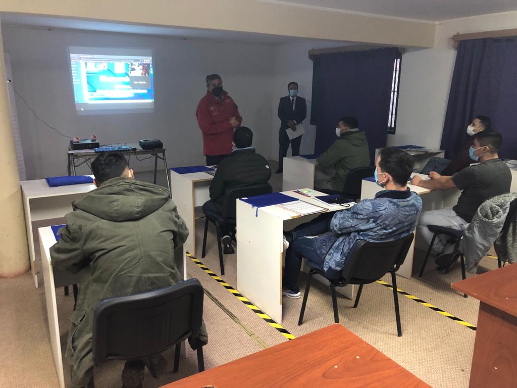 15 internos del recinto penitenciario de Punta Arenas se capacitan como maestros en Metalcom