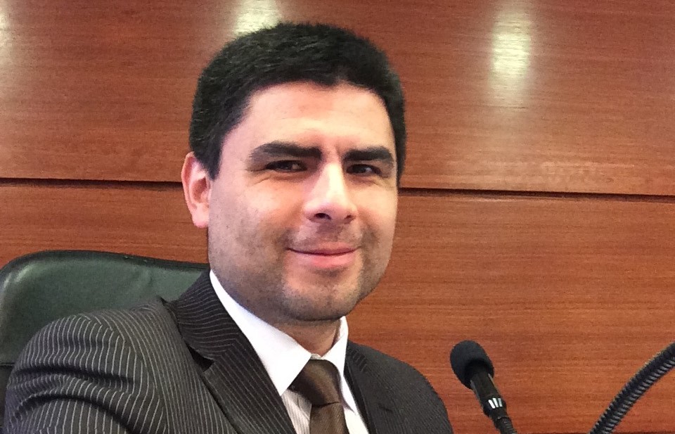 Pablo Hernández Neira jura como juez titular del Juzgado de Familia de Punta Arenas.