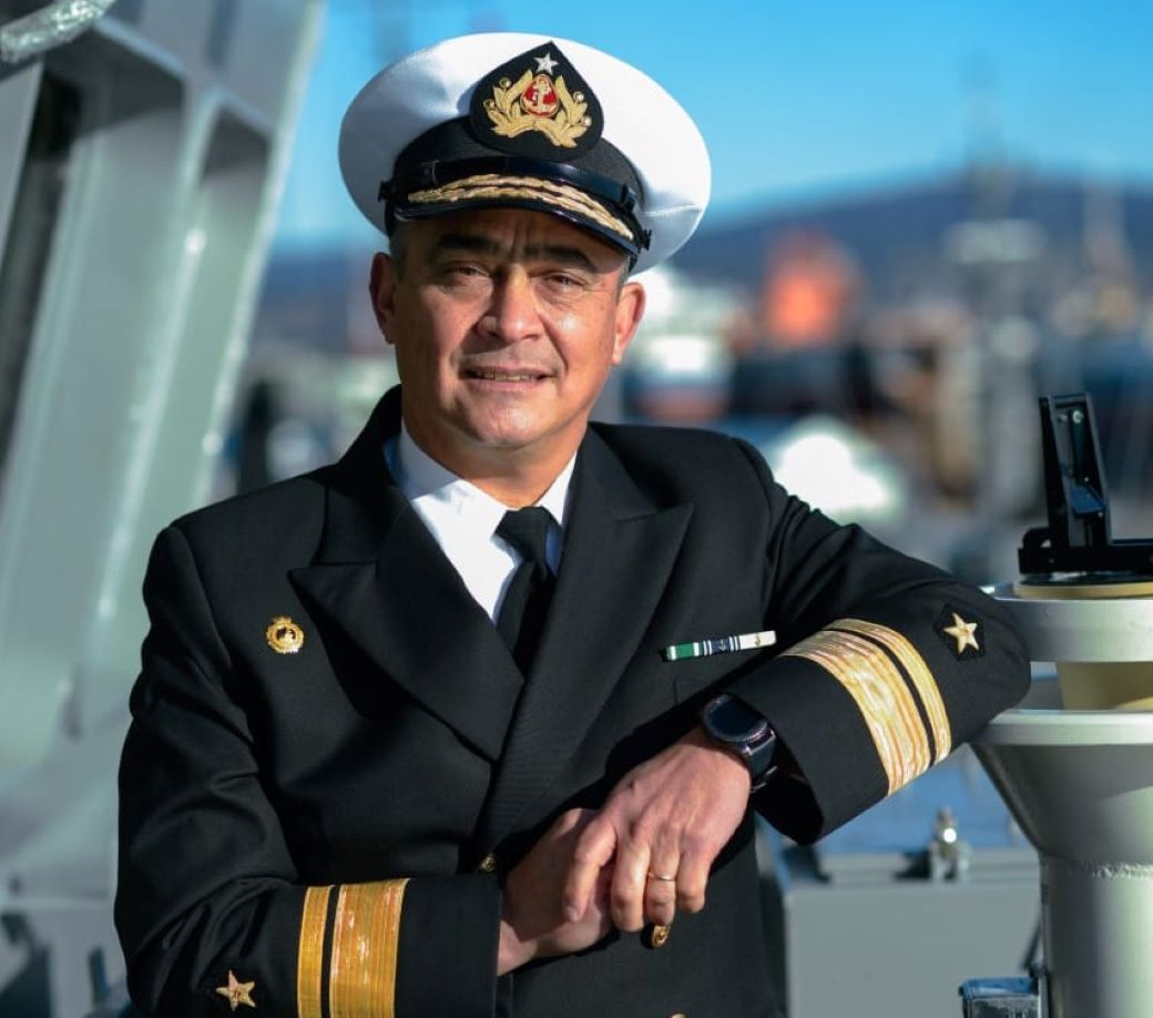 Armada de Chile en el territorio chileno antártico – Contraalmirante Leonardo Chavéz Alvear, Comandante en Jefe de la Tercera Zona Naval
