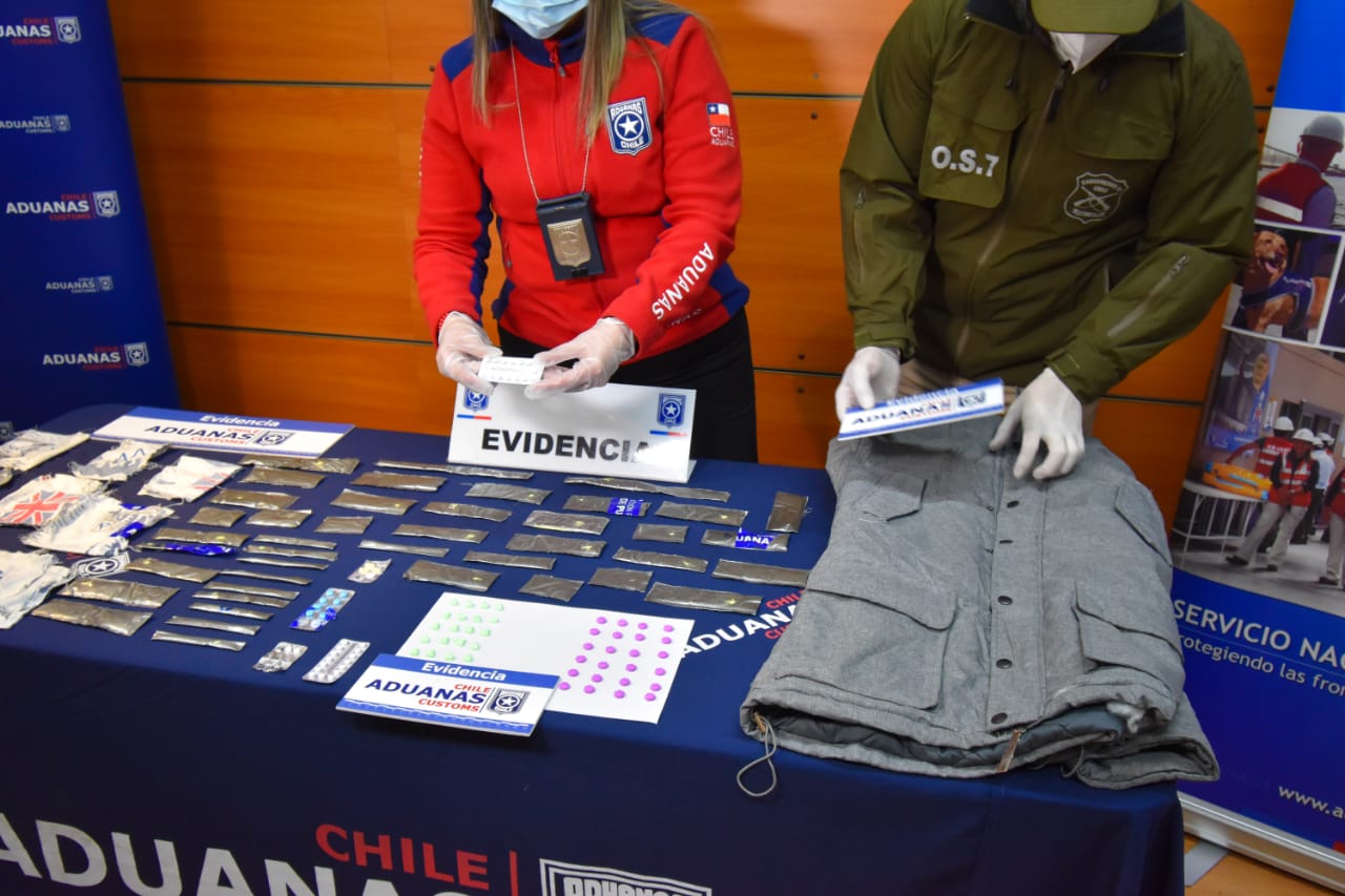 Aduana incauta peligrosa droga en el Aeropuerto de Punta Arenas. Avalúo supera los 17 millones de pesos.