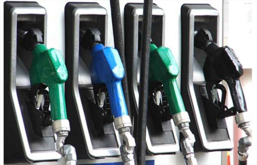 Se registra un alza continua de los precios de los combustibles en los recientes 14 meses