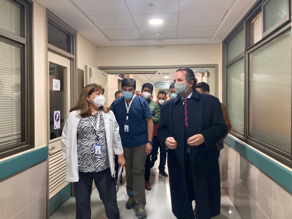 Subsecretario de Redes Asistenciales visitó Unidad de Paciente Crítico del Hospital Clínico de Magallanes