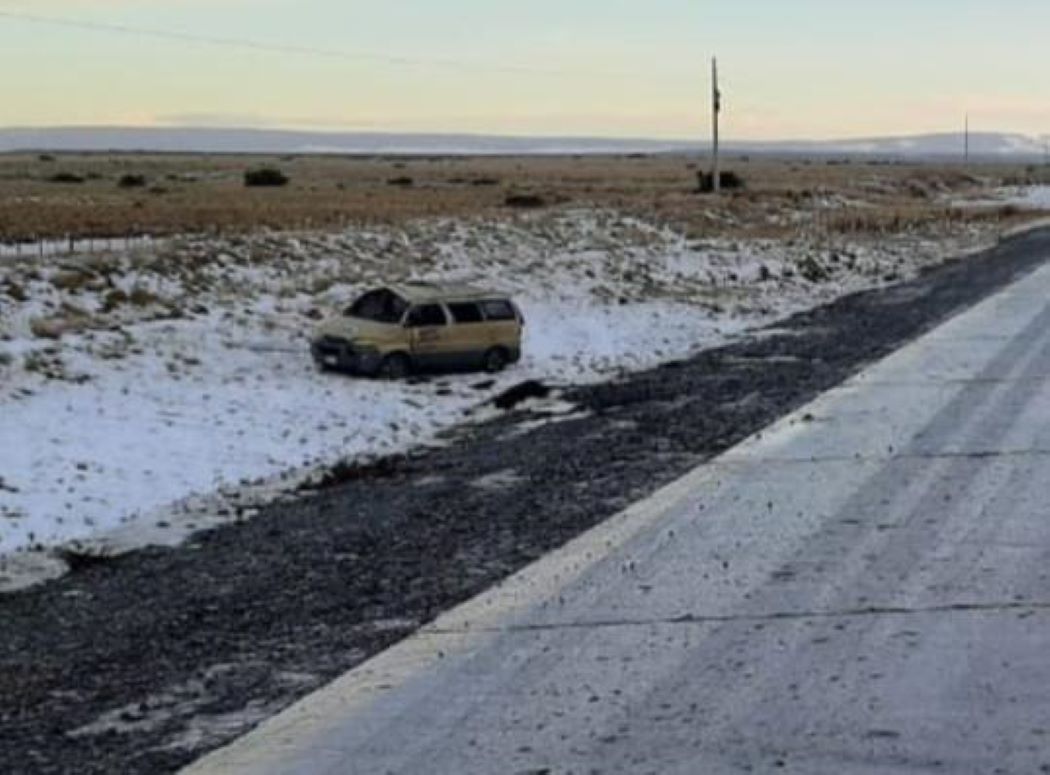 Dos lesionados en volcamiento en Ruta 9 Norte.