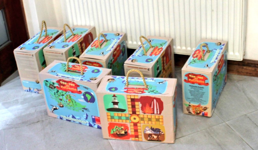 Entregan Maletines Literarios en Hogar Residencia Familiar del SENAME en Punta Arenas