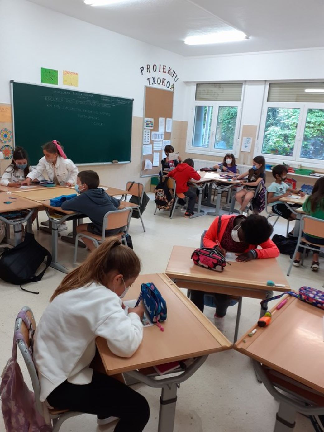 Colaboración internacional permitirá intercambio de 500 postales entre niños y niñas del País Vasco y la Región de Magallanes