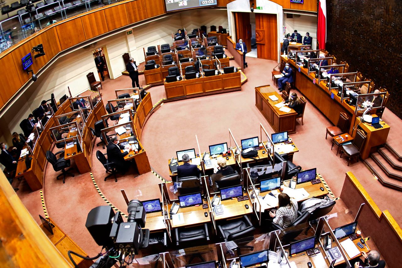 Senado aprueba en general el proyecto de ley de convivencia educativa e inicia su revisión en particular