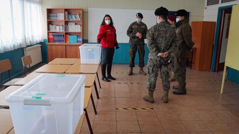 Delegada Ericka Farías recorre locales de votación de cara a las primarias presidenciales del 18 de julio