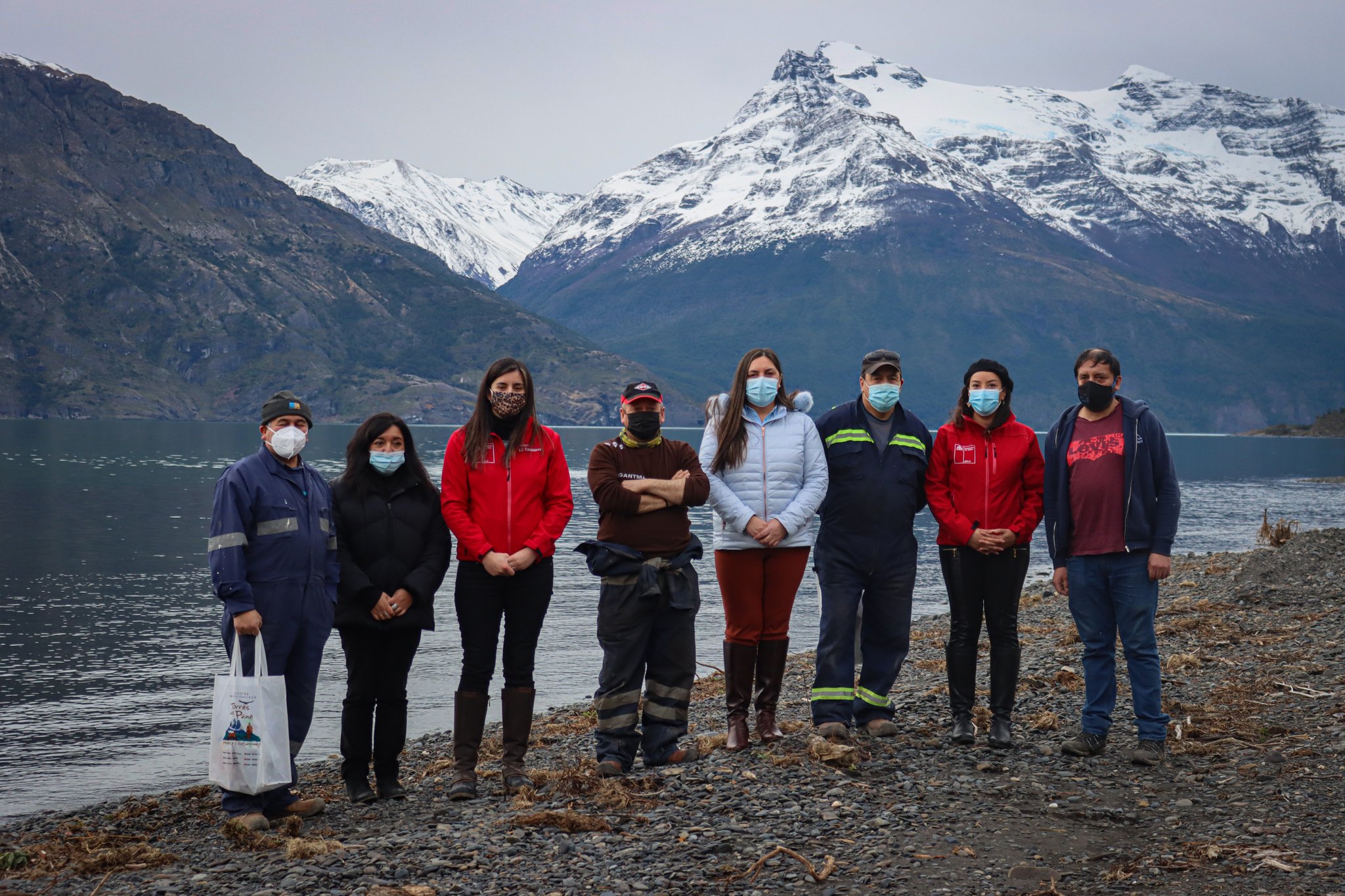 Autoridades visitan alejado sector de Torres del Paine para asesorar en postulaciones al IFE