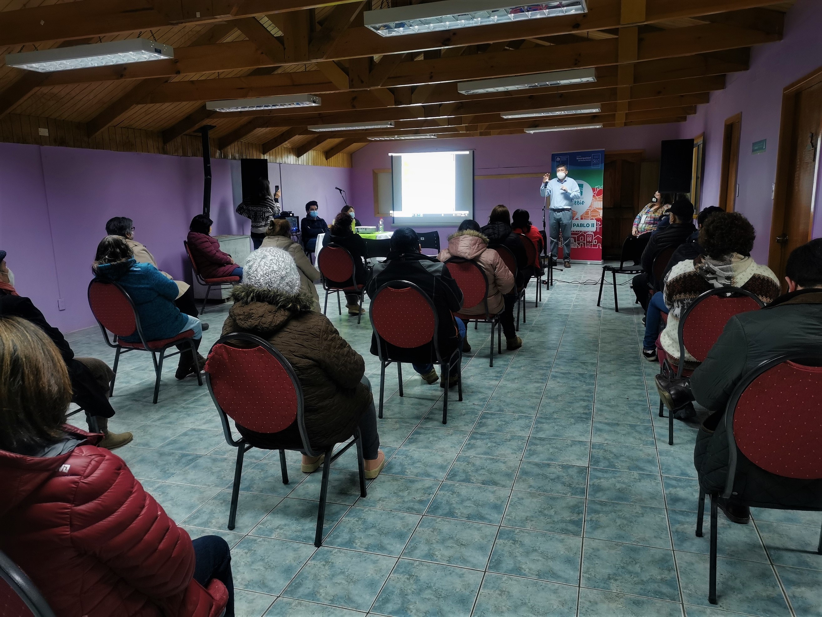Vecinas y vecinos del barrio Juan Pablo II conocieron alcances y líneas de trabajo del Programa Quiero mi Barrio en el sector.