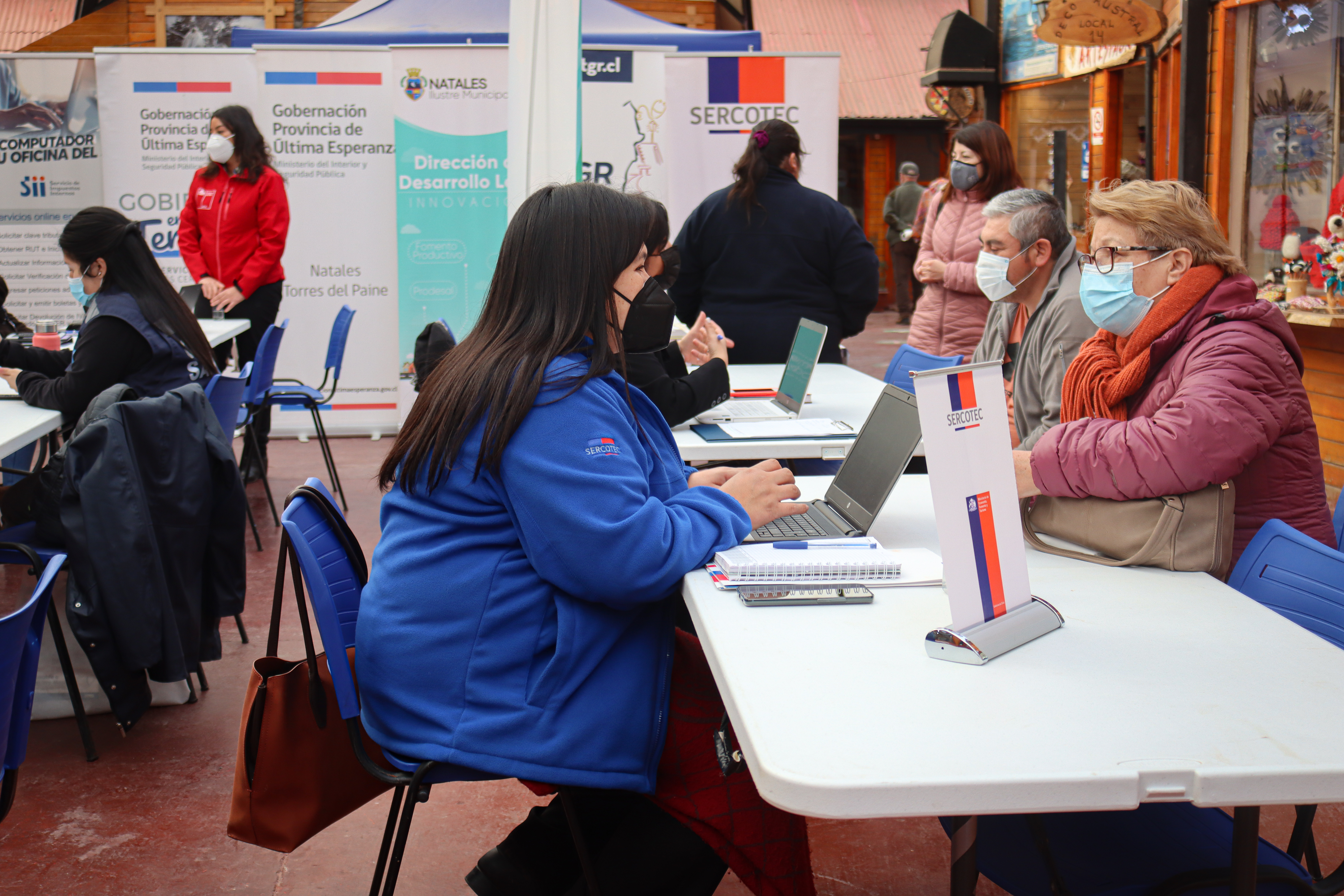 Asisten en postulaciones al Bono Alivio Mypes en jornadas de Gobierno en Terreno de Última Esperanza