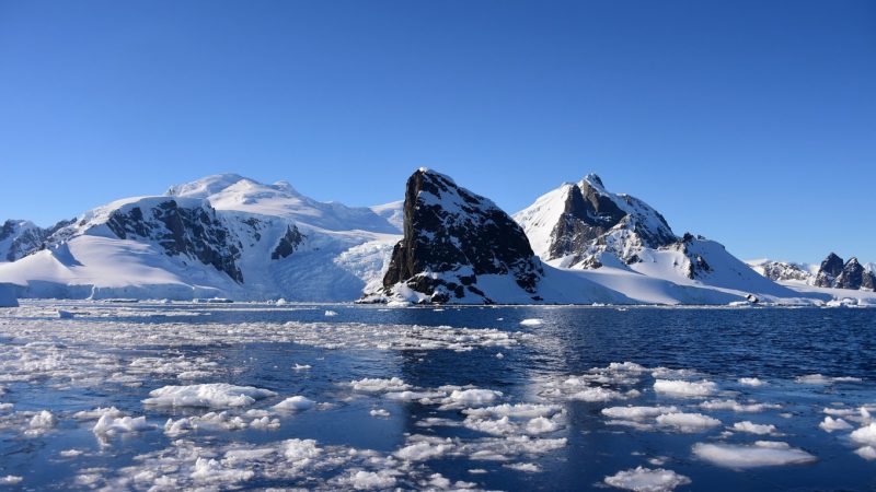 Anuncian proyecto pionero de fibra óptica submarina para conectar por primera vez la Antártica con el mundo