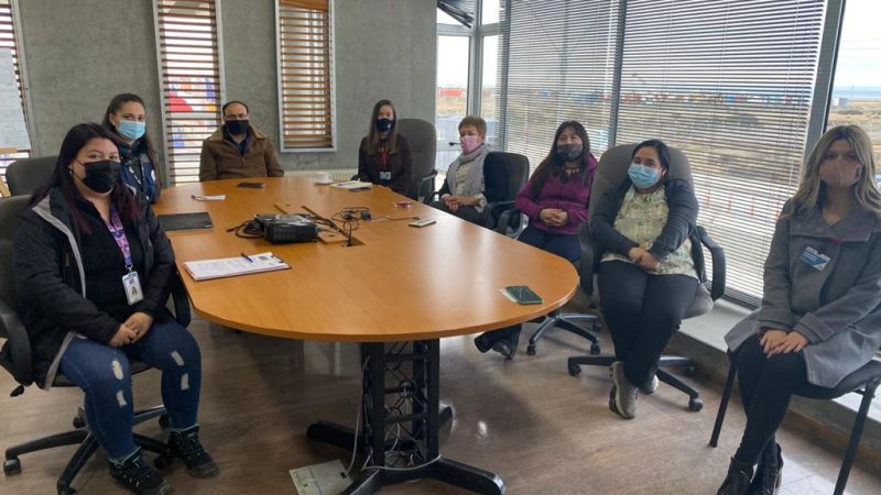 Ministerio de Salud capacitó a personal de Zona Franca de Punta Arenas para prevenir el contagio de Covid-19.