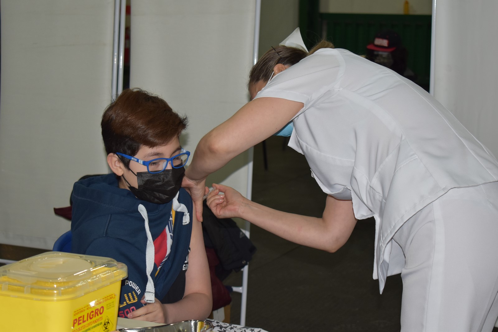 Con éxito se desarrolló operativo de vacunación extraordinario para niños y jóvenes de 12 a 17 años en Puerto Williams