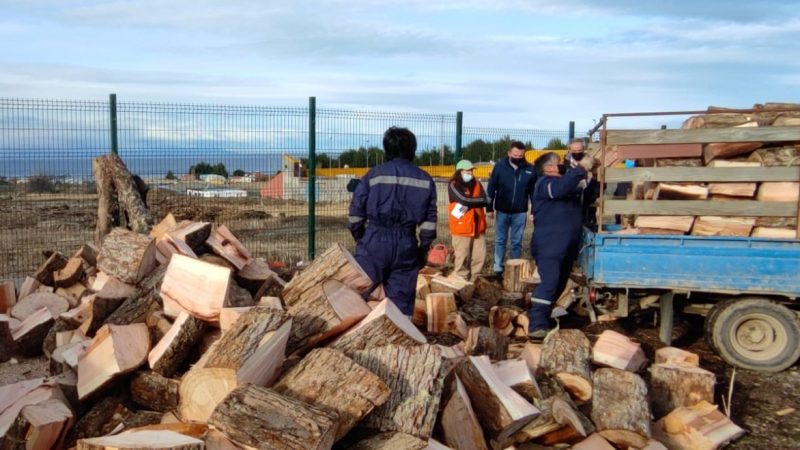 Municipio de Punta Arenas inició entrega de leña a más de 600 familias de sectores periurbanos