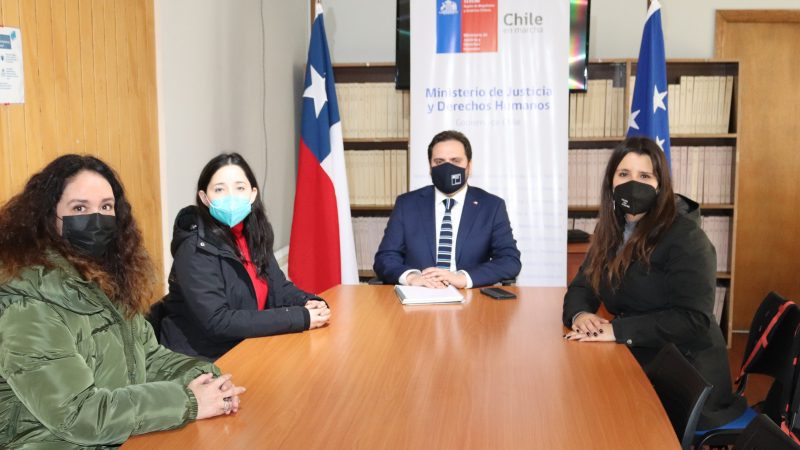 Seremi de Justicia recibe visita de autoridades nacionales destacando las mejoras en atención presencial de los vecinos de la región