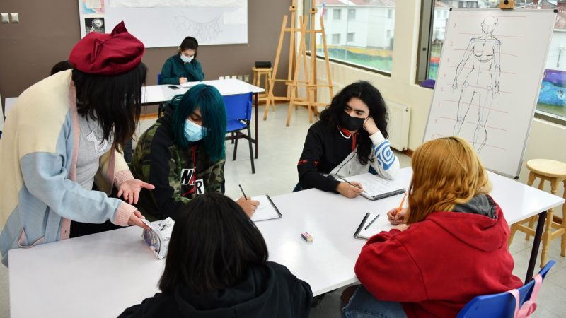 Más de 300 niños y jóvenes de Punta Arenas participan de actividades invernales organizadas por el Municipio.