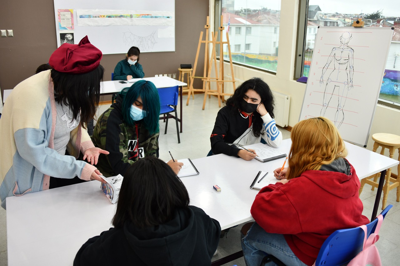 Más de 300 niños y jóvenes de Punta Arenas participan de actividades invernales organizadas por el Municipio.