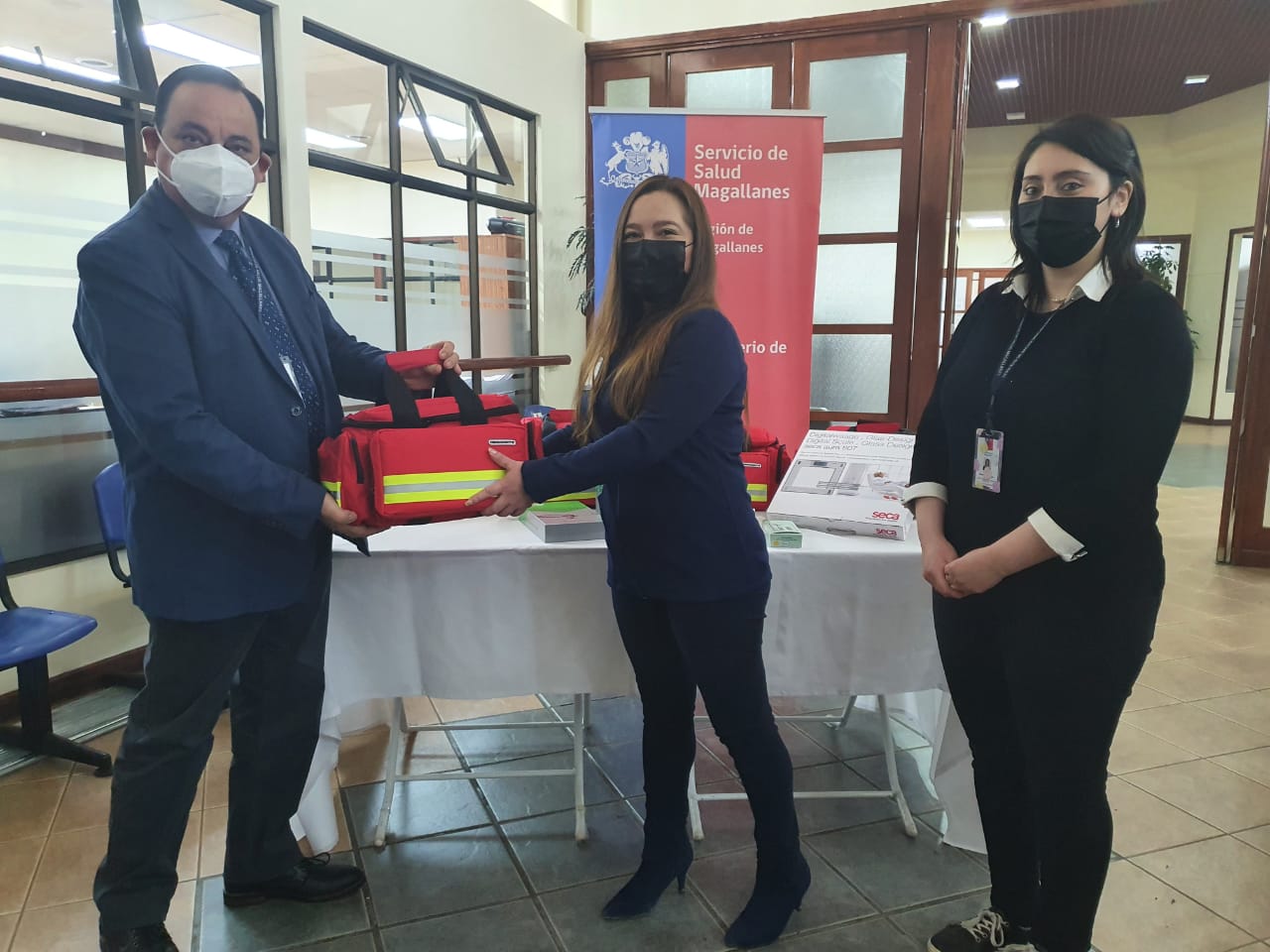 Servicio de Salud entregó bolsos a APS para reforzar visitas domiciliarias a usuarios.