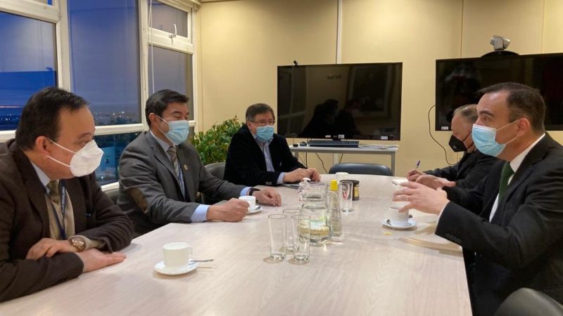 En primera visita oficial: Gobernador Flies visita Hospital Clínico y agradece gestión y compromiso de funcionarios de salud.