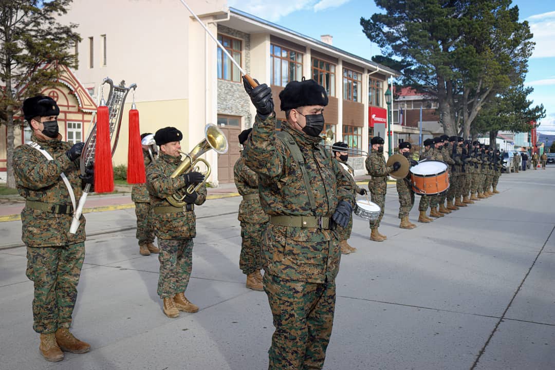 Con presencia de autoridades se retoma tradicional ceremonia de Izamiento del Pabellón Nacional en Puerto Natales
