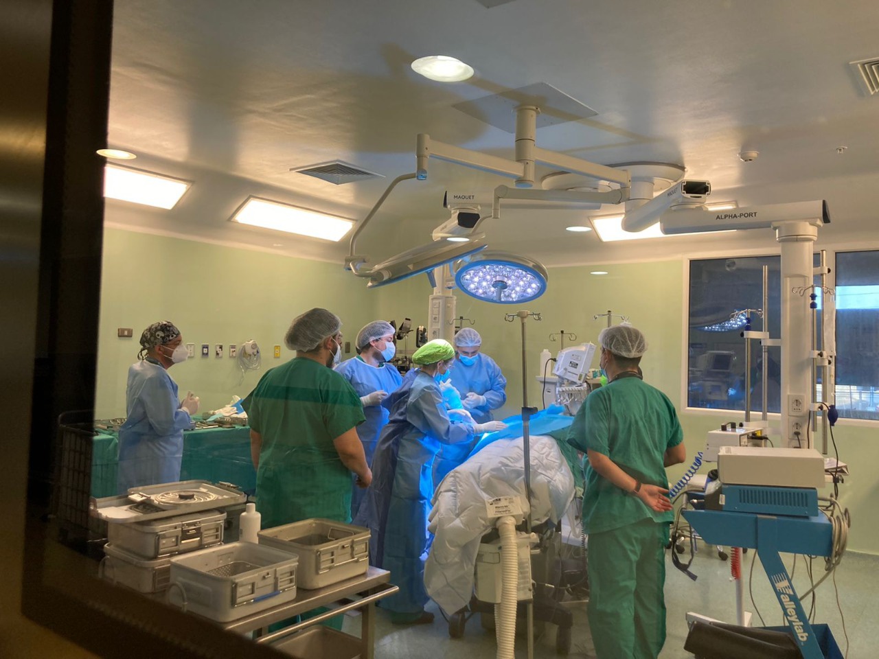 Hospital Clínico realiza inédita cirugía de codo en Magallanes y continúa avanzando en reactivación de cirugías electivas