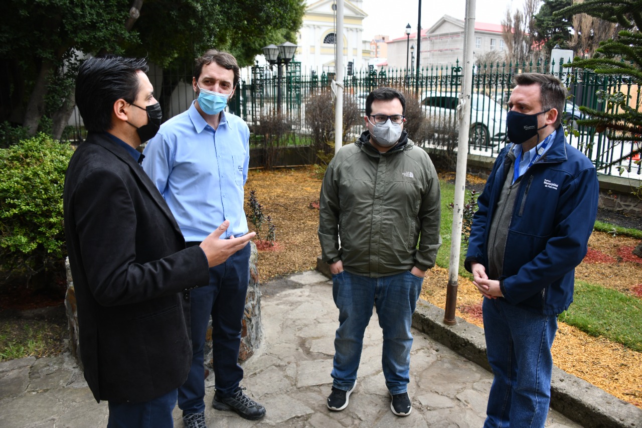 Municipio y Santo Tomás lanzan programa de apoyo en preparación física para 25 clubes de asociaciones de fútbol y basquetbol