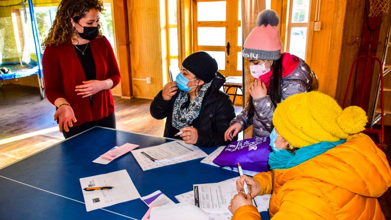Puerto Toro: Vecinos acceden a atención personalizada en Gobierno en Terreno más austral del país