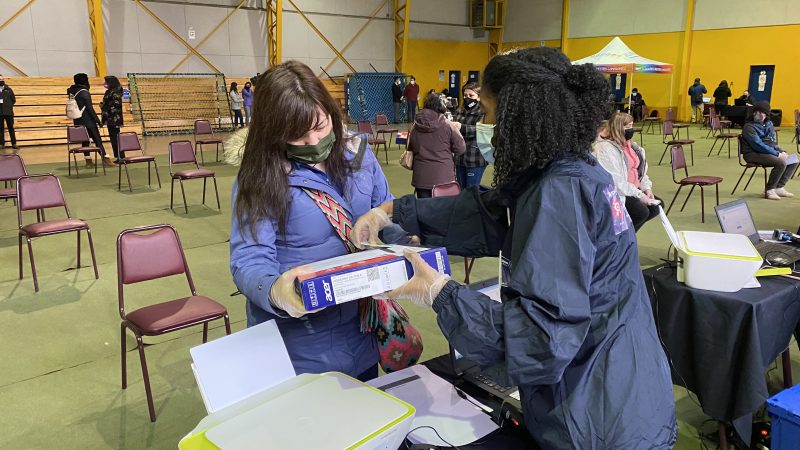Masiva entrega de notebook realiza Junaeb en la región: 1.459 Estudiantes de 7° básico serán beneficiados