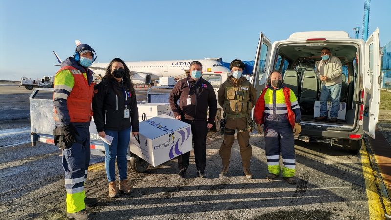 Arriban a Punta Arenas 16.800 dosis de vacunas astrazenecas para dar inicio a refuerzo de campaña covid-19
