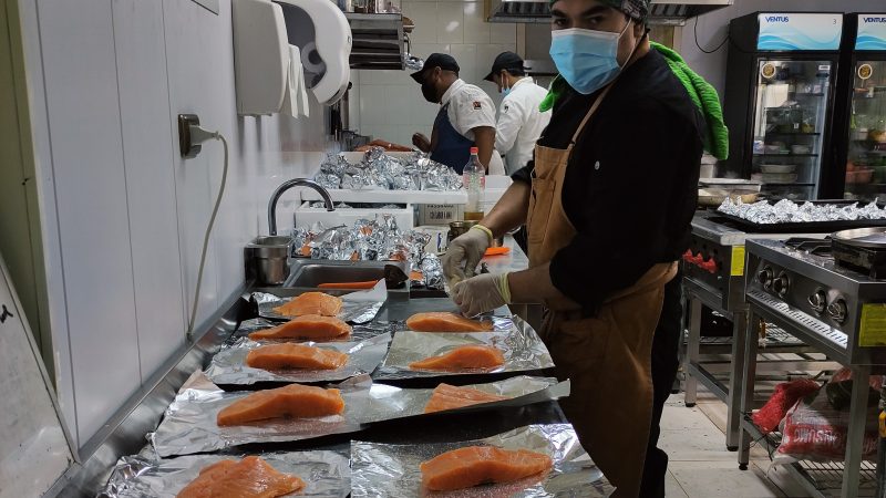 ProPescado y Cocineros por Chile entregaron más de 2.000 almuerzos solidarios en Punta Arenas y Puerto Natales