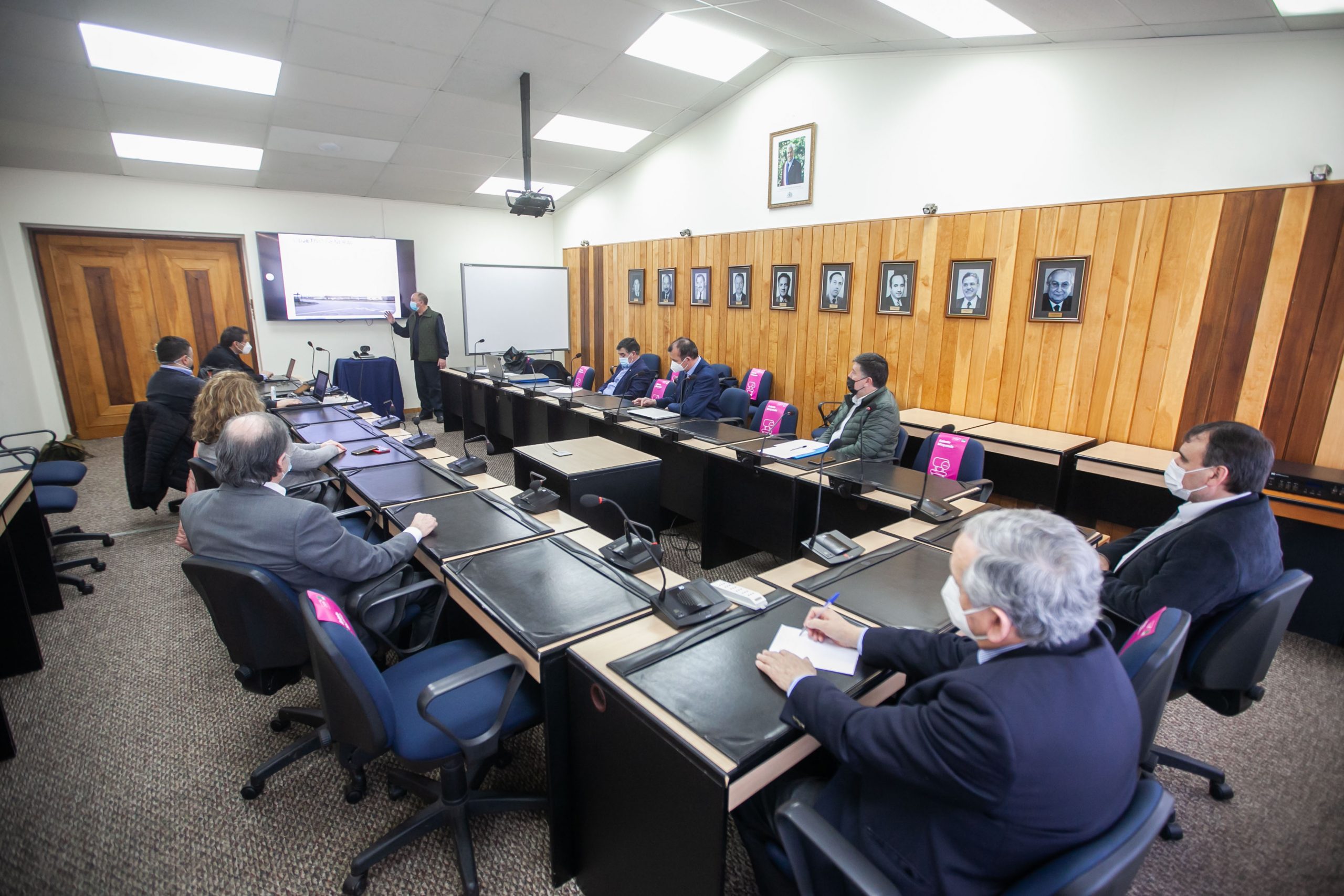 Rector de la UMAG y alcalde Porvenir comprometen trabajo conjunto en diversas iniciativas para la comuna