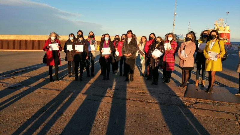 Trabajadoras de ENAP reciben certificación tras capacitarse en liderazgo