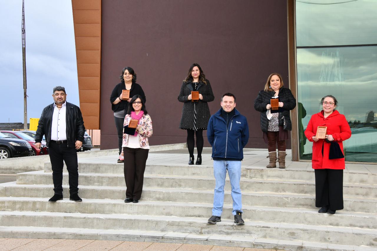 Municipio de Punta Arenas premió a ganadoras del concurso literario “Una mujer, una historia”