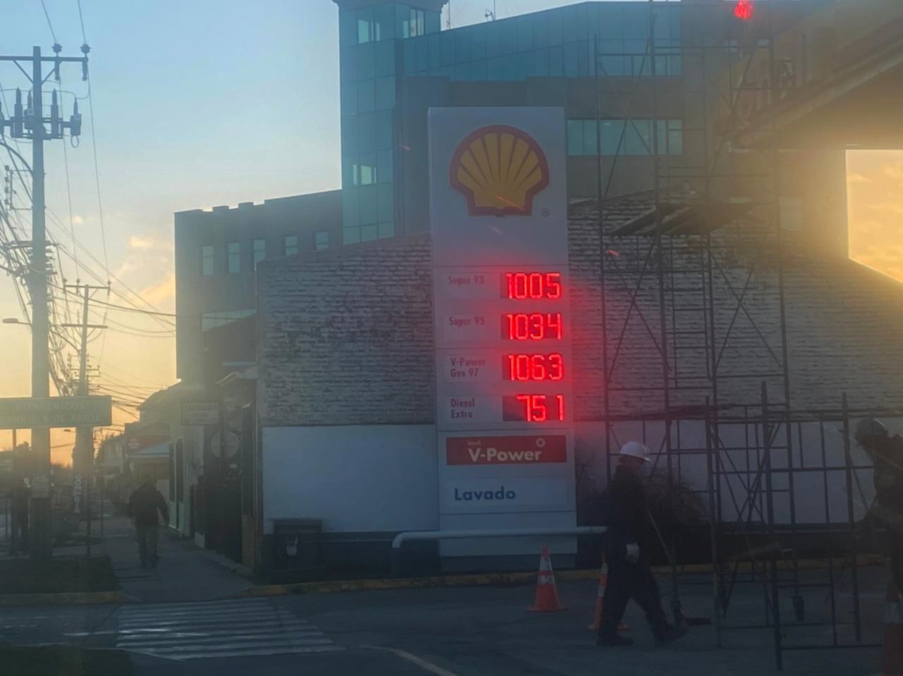 Alza de combustibles colma la paciencia de los choferes.