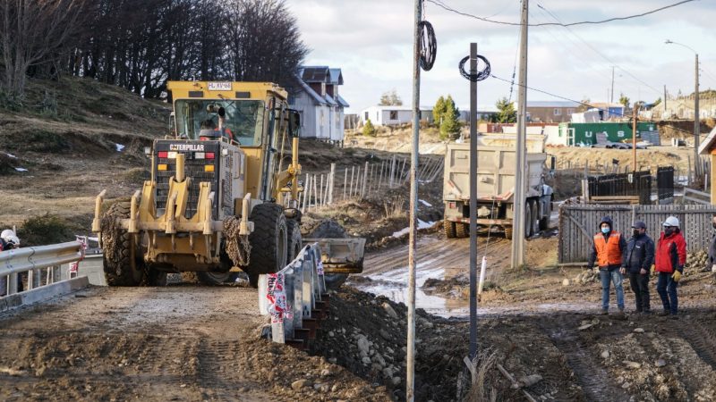 Municipio instaló puente mecano en sector Llau Llau de Punta Arenas