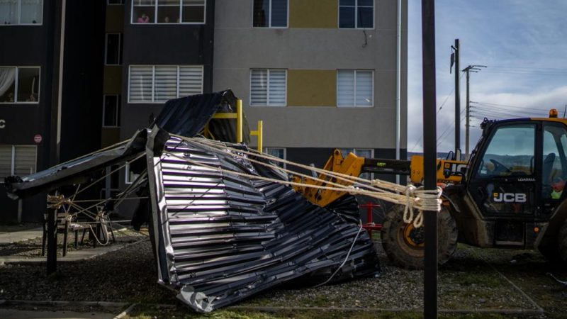 Dos familias afectadas por fuerte rachas de viento fueron trasladadas a una hostal.