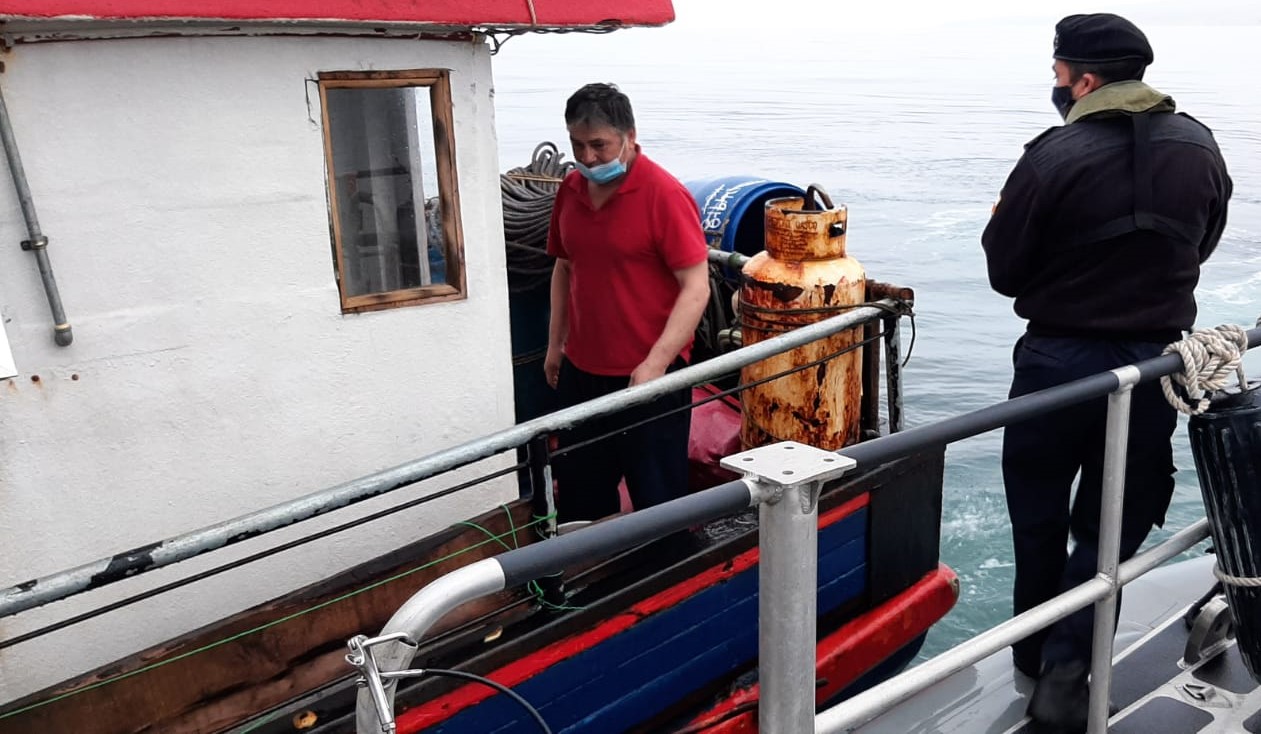 Operativo de fiscalización pesquera de la  autoridad marítima en sector de Aguas Frescas, Estrecho de Magallanes