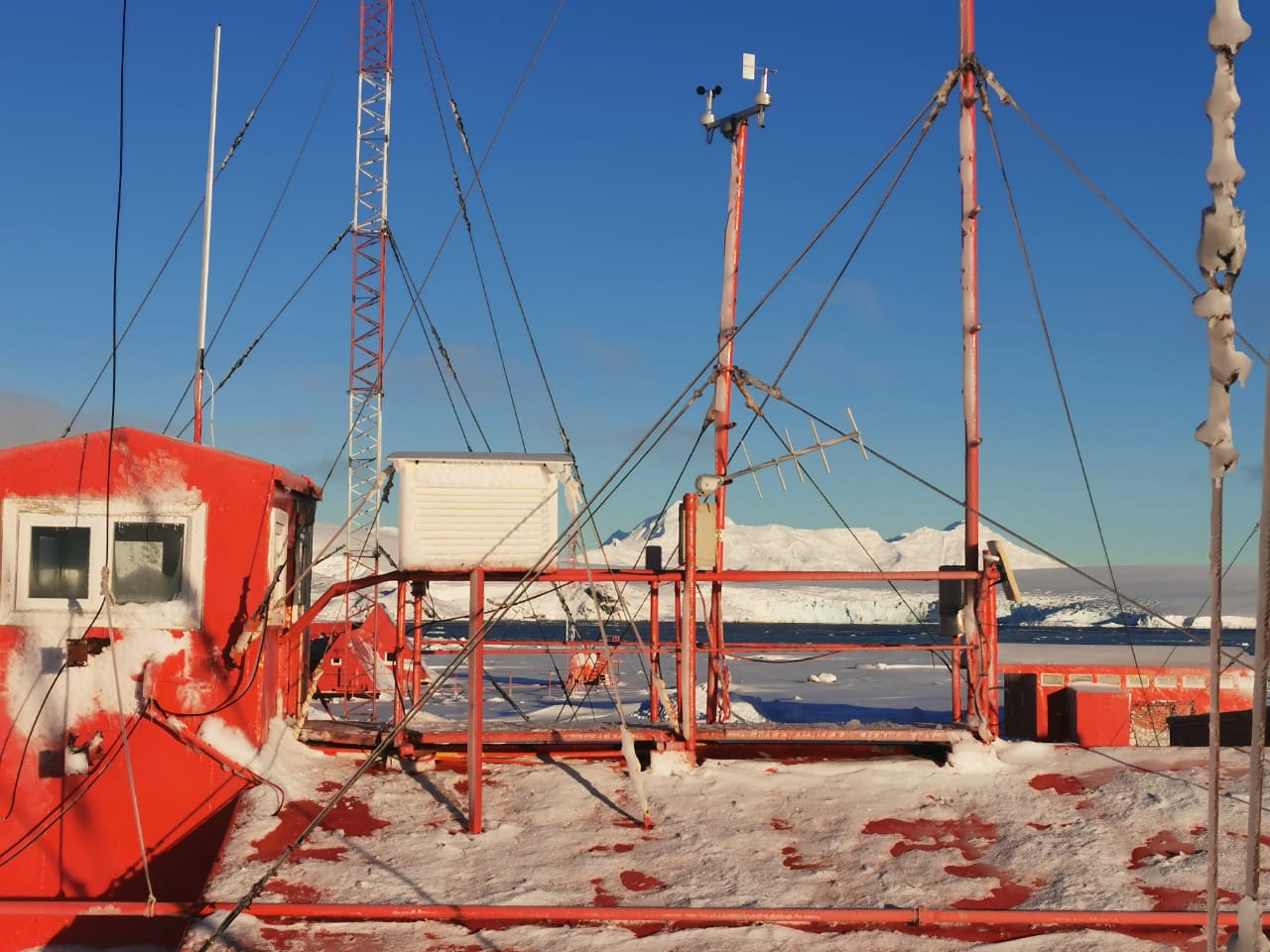42 grados celsius fue la sensación térmica en la Base Naval Antártica Arturo Prat.