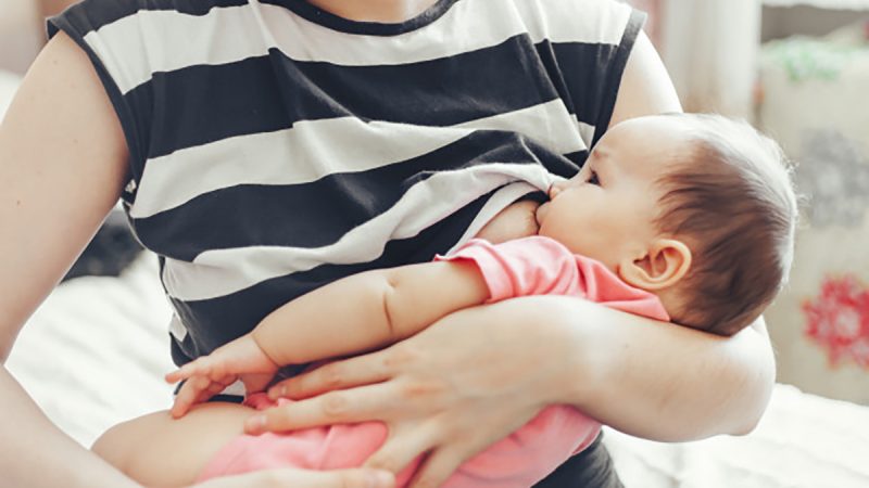 Carrera de nutrición y dietética UC promueve una lactancia materna libre de juicios sociales