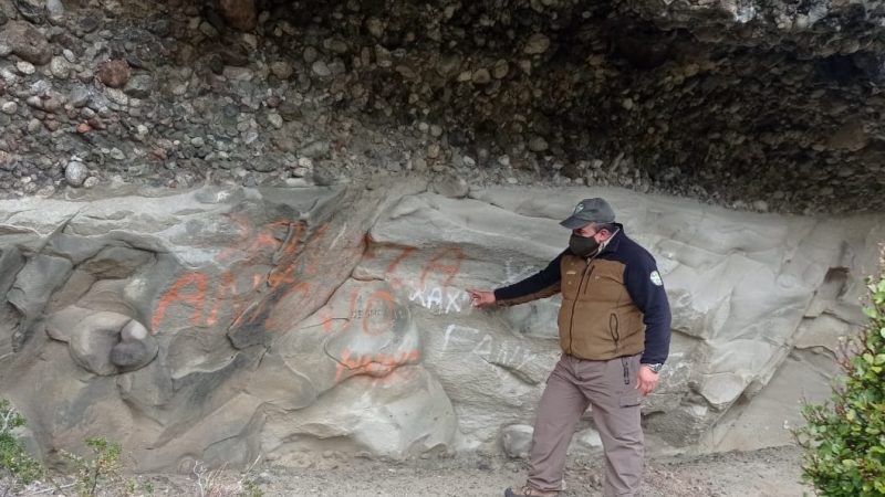 CONAF expresa rechazo y molestia por rayados en monumento histórico la Silla del Diablo