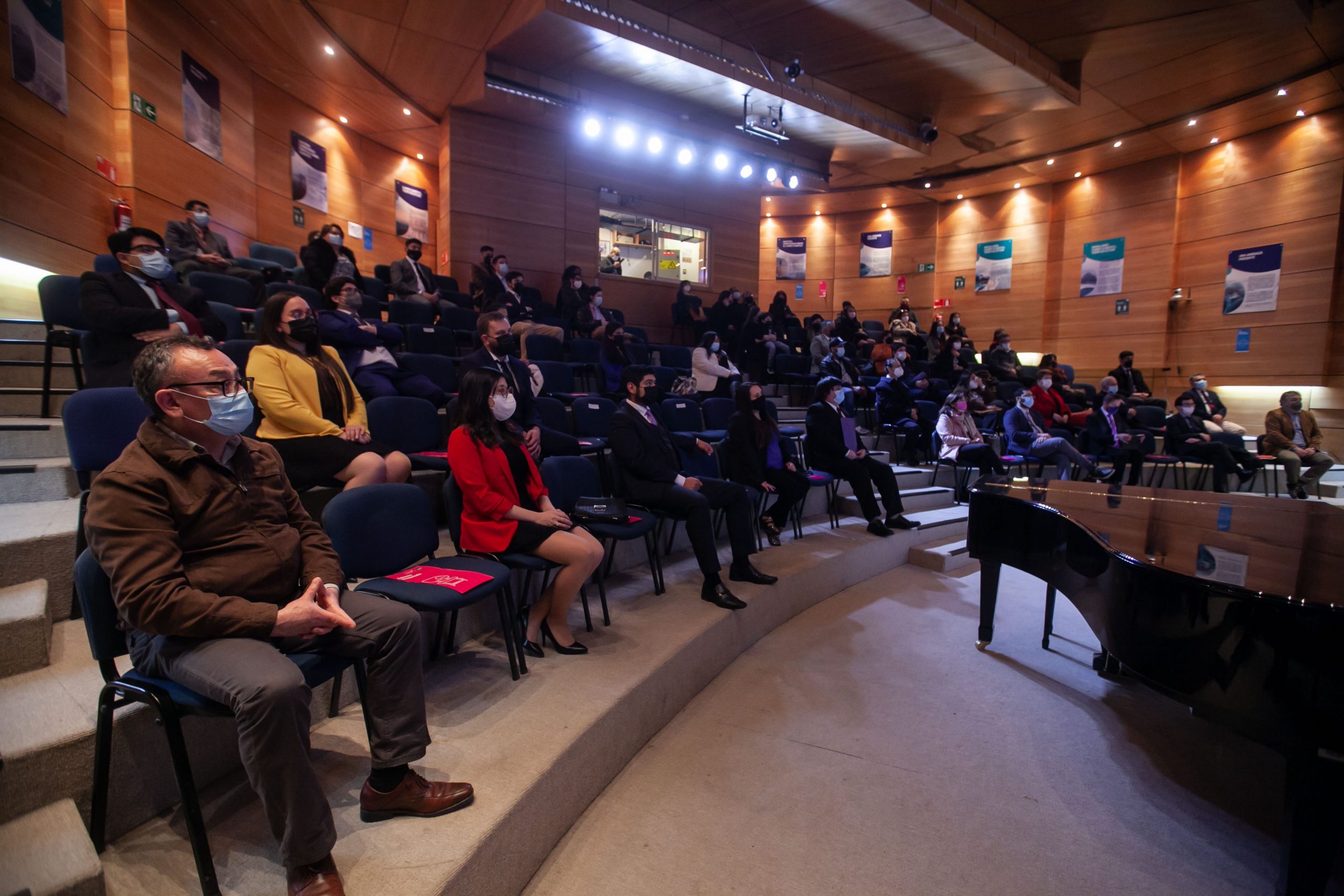 UMAG tituló a 60 ingenieros e ingenieras en el retorno gradual a sus actividades presenciales