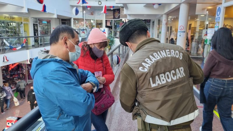 Carabineros realiza en Punta Arenas campaña preventiva para evitar estafa de billetes falsificados