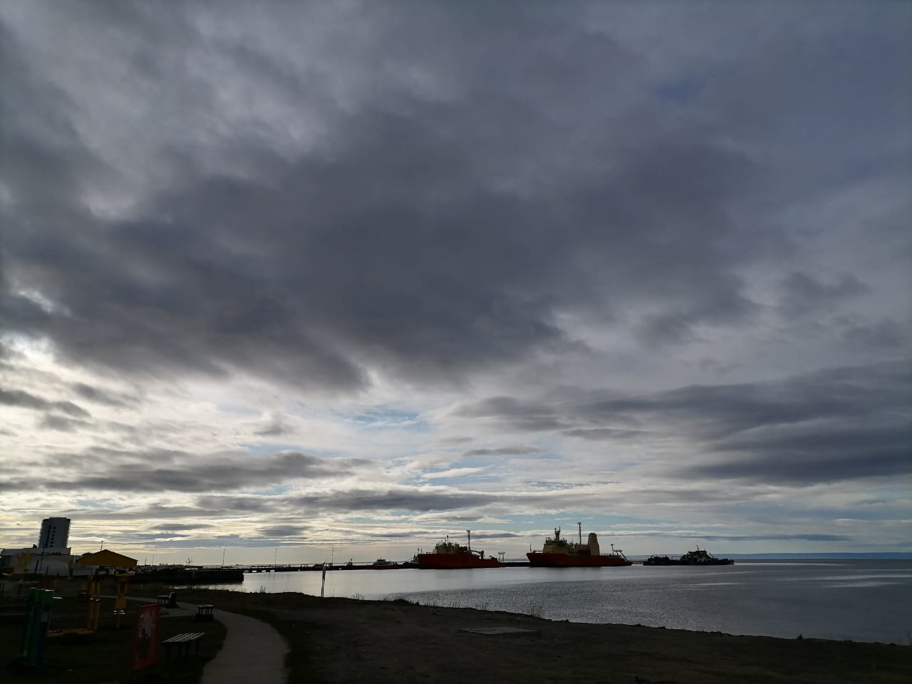 Chubascos y vientos débiles pronostican este jueves en Magallanes