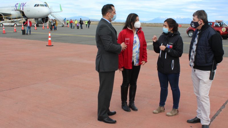 Autoridades de UItima Esperanza acompañan primer vuelo de Aerolíneas Sky a Puerto Natales: se inicia la temporada turística