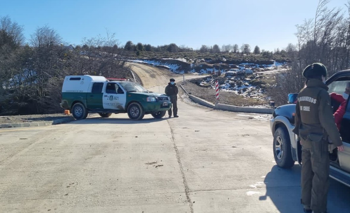 Peritos de Carabineros y Fiscal Jefe de Punta Arenas se constituyen en la Reserva Forestal de Magallanes por posible hallazgo de doña Guadalupe Oyarzun