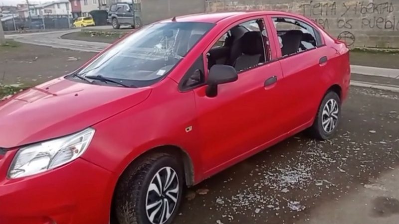 Desconocidos provocan daños en vehículo de vecina en la Loteo del Mar