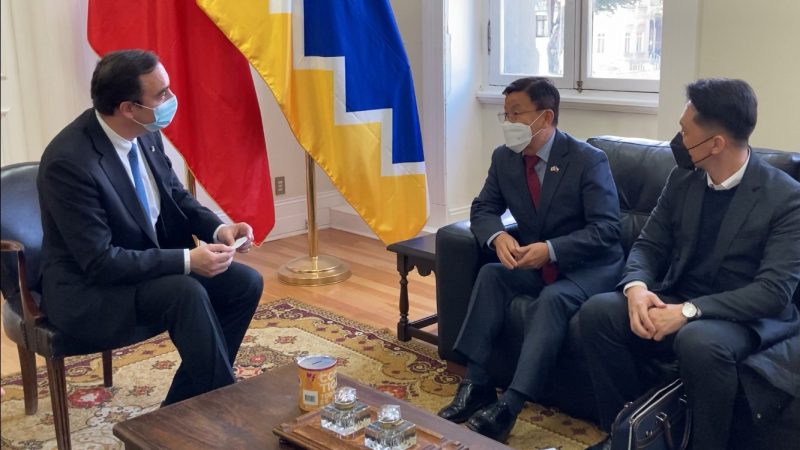 Gobernador Regional se reúne con el Embajador de Corea del Sur en su visita a Magallanes